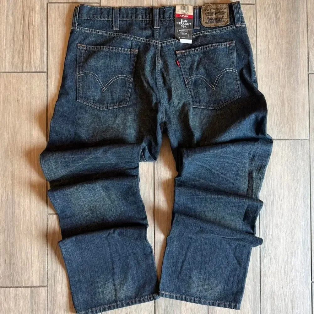 NWT Levis 514 Slim Straight Jeans - Size 38 x 32